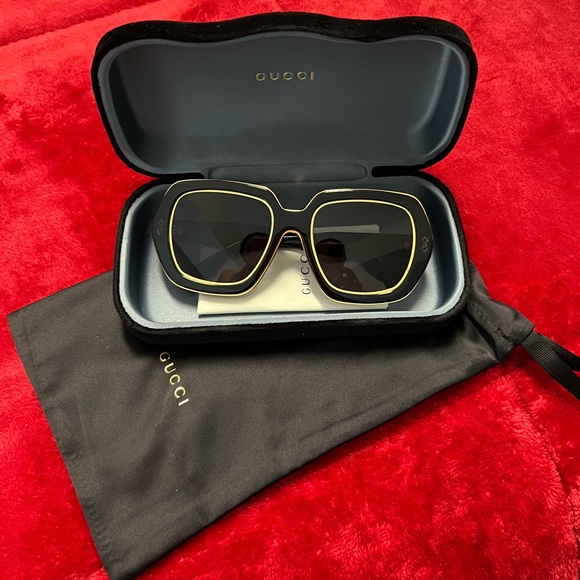 Gucci Sunglasses Black And Gold With Metal Frame